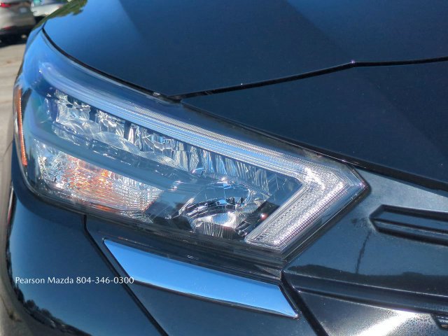 Used 2025 Nissan Versa SV w/ Trunk Package FWD image 11