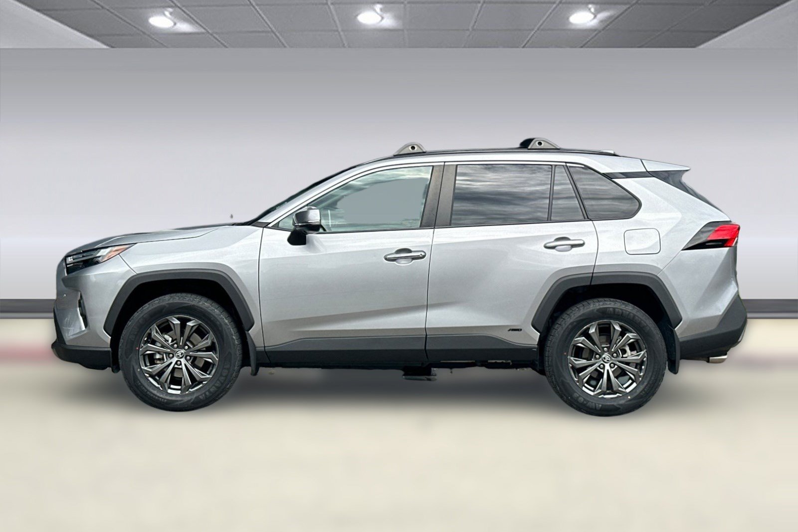 Used 2023 Toyota RAV4 Limited AWD/4WD image 2