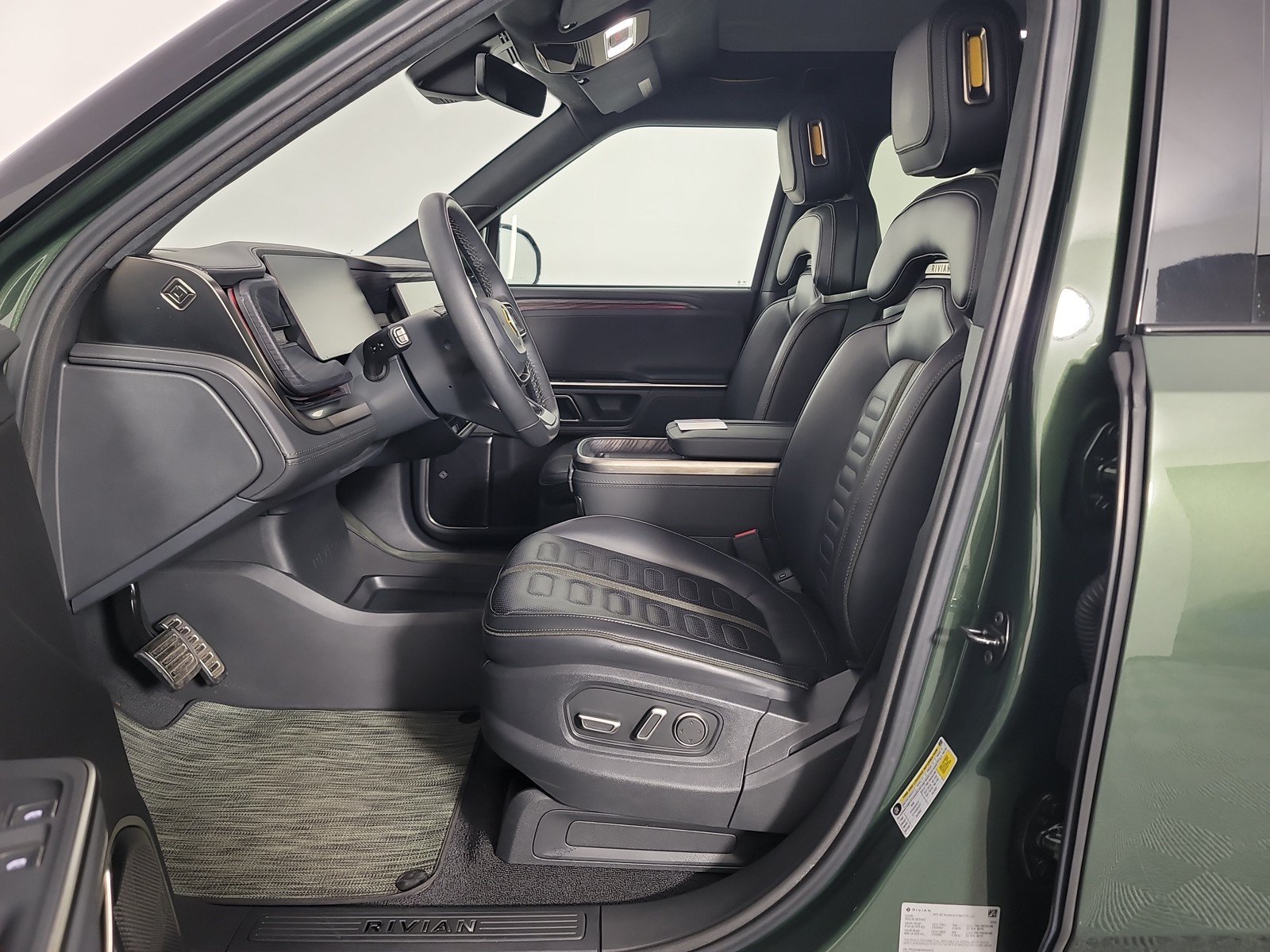 Used 2024 Rivian R1S Adventure AWD/4WD image 20