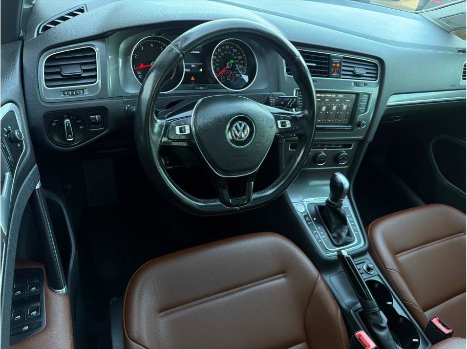 Used 2017 Volkswagen Golf Alltrack SE AWD/4WD image 2