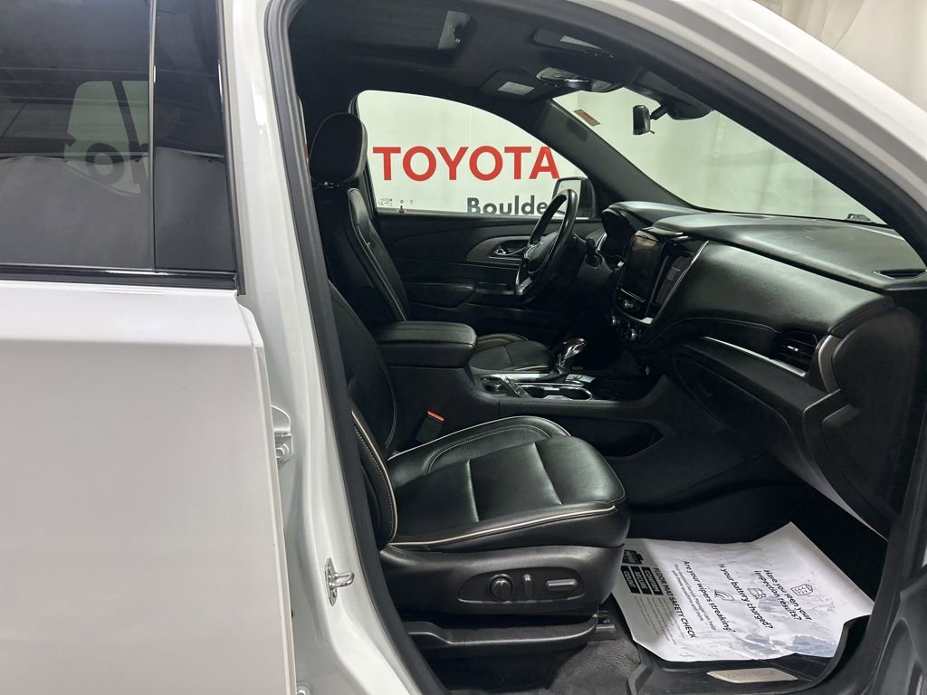 Used 2022 Chevrolet Traverse Premier w/ Redline Edition AWD/4WD image 13