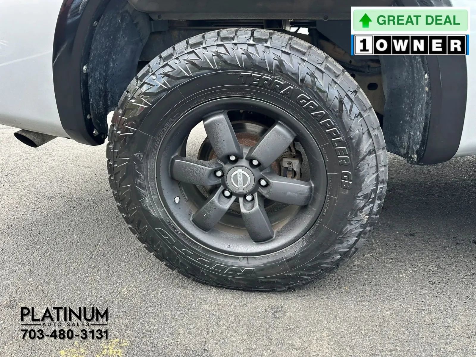 Used 2015 Nissan Titan SV w/ SV Value Truck Package AWD/4WD image 19