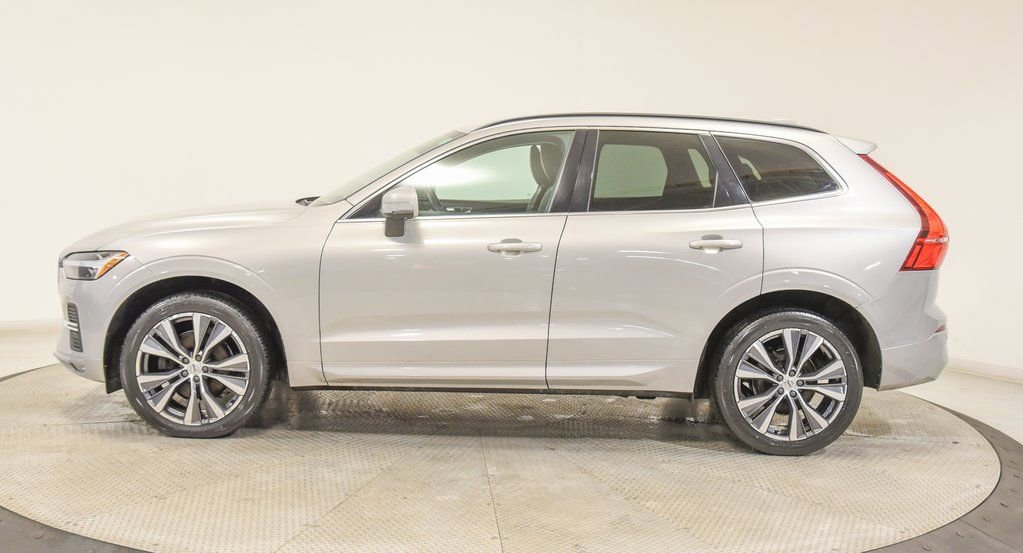 Used 2022 Volvo XC60 B5 Momentum w/ Climate Package image 5