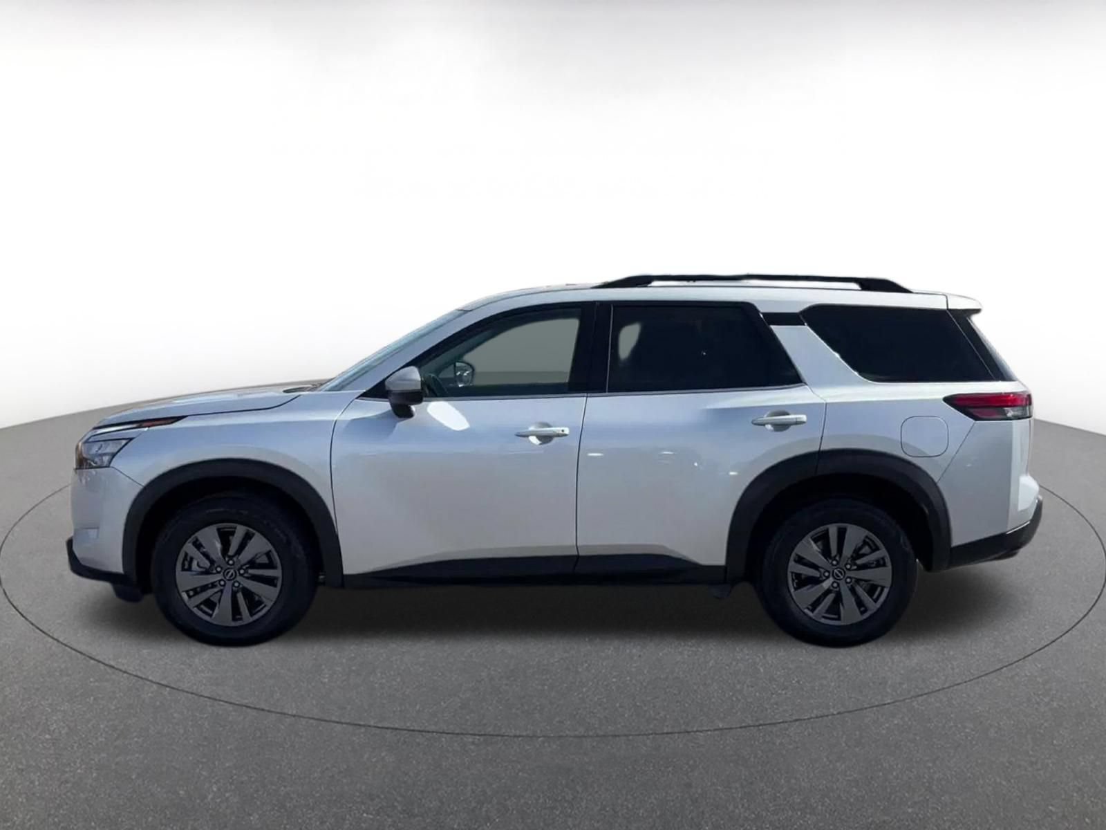 Used 2025 Nissan Pathfinder SV AWD/4WD image 7