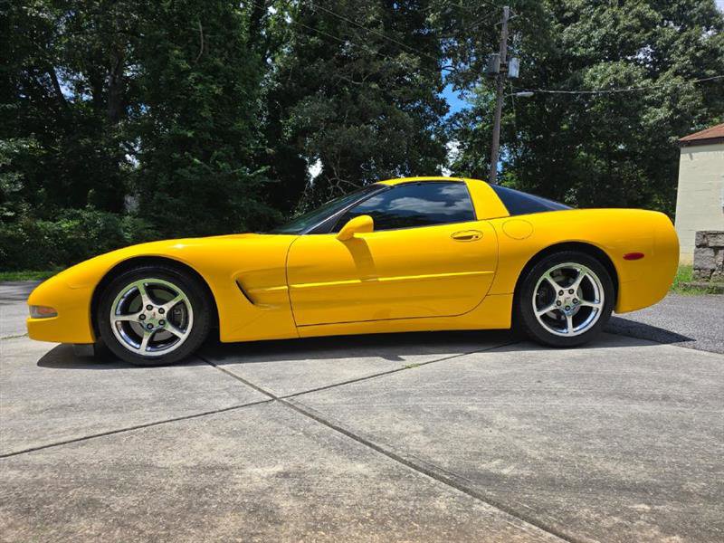 Used 2000 Chevrolet Corvette Coupe w/ Memory Pkg image 2