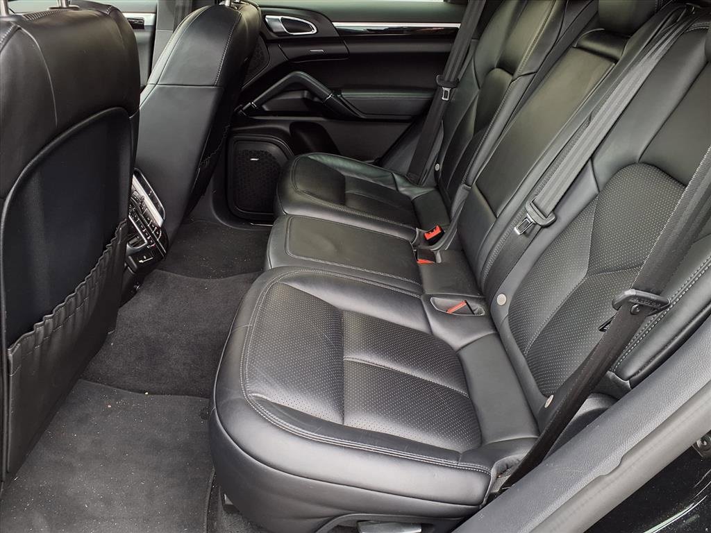 Used 2017 Porsche Cayenne Platinum Edition image 9