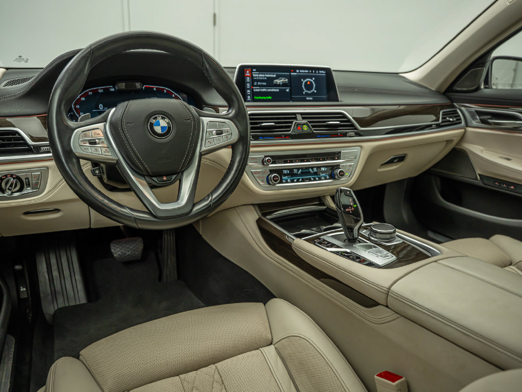 Used 2022 BMW 750i xDrive AWD/4WD image 31