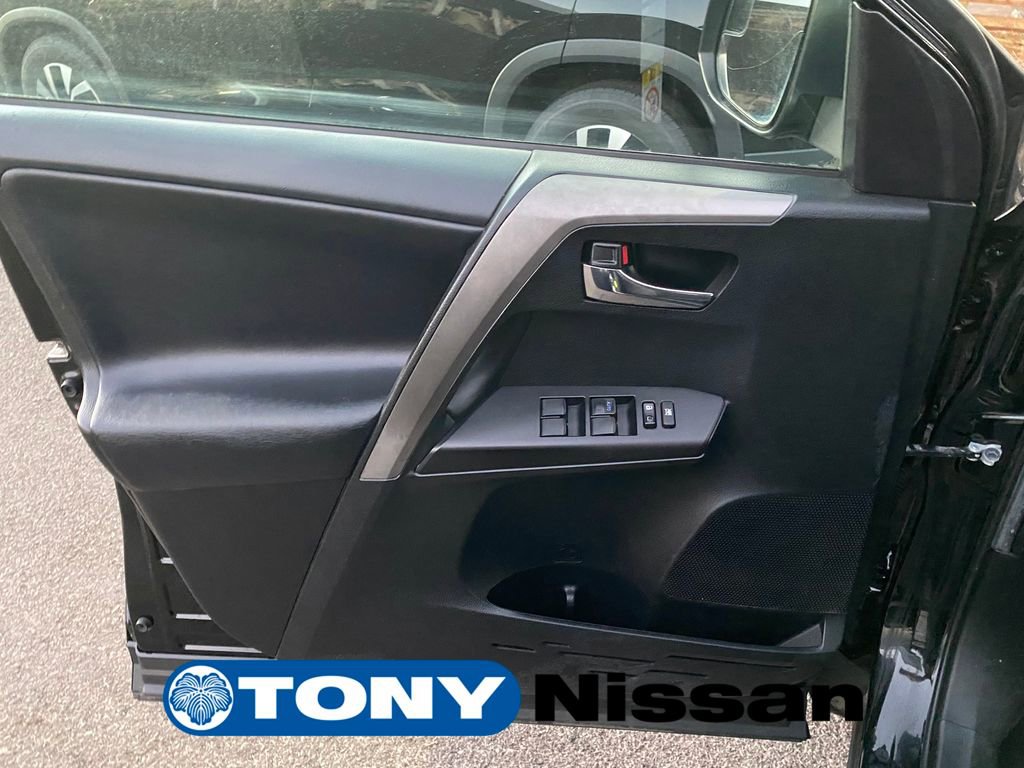 Used 2018 Toyota RAV4 XLE image 29