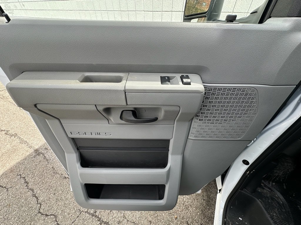 New 2027 Ford E-350 and Econoline 350 Super Duty w/ Power Equipment Group RWD image 15