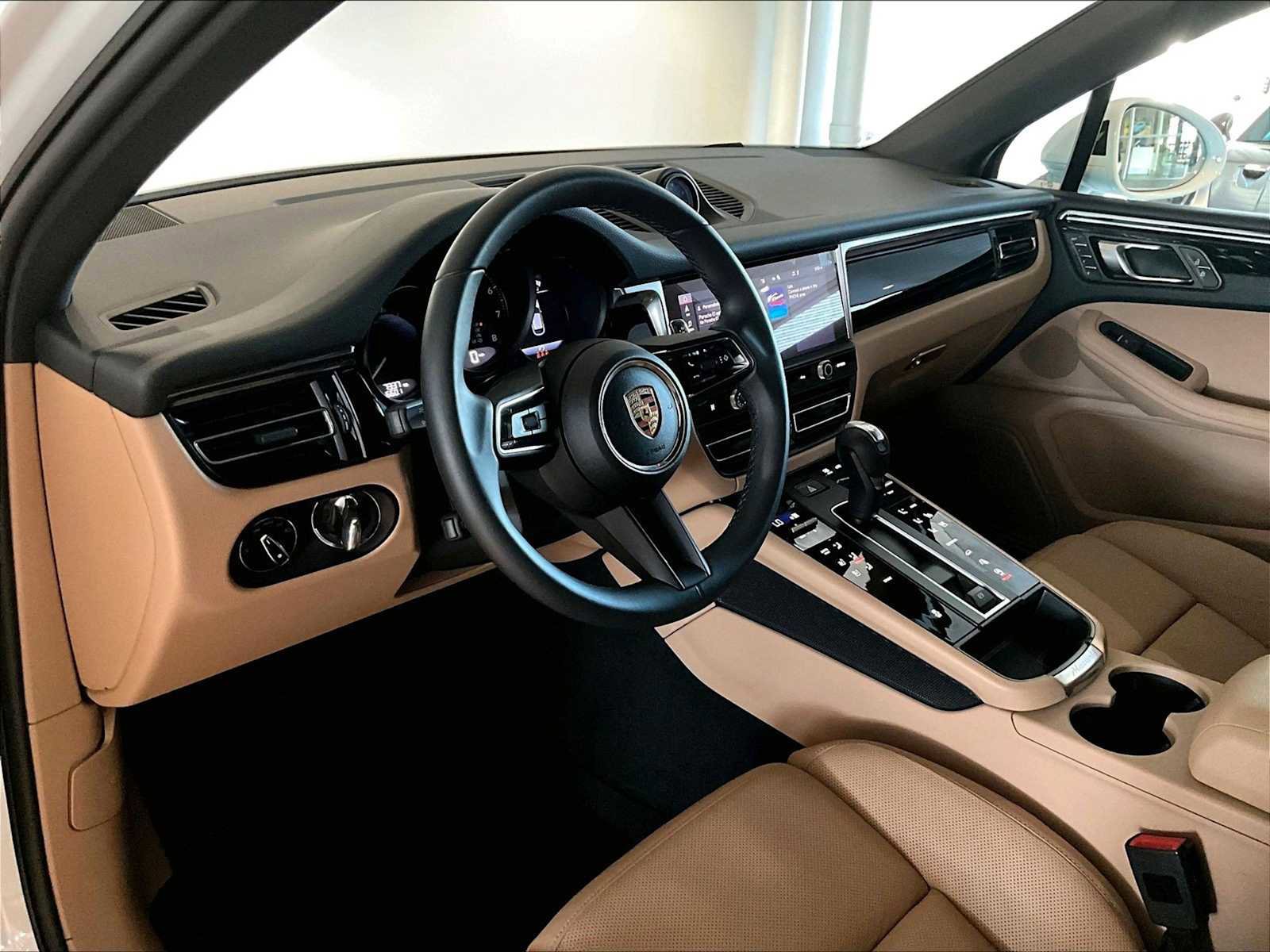 Used 2025 Porsche Macan image 7