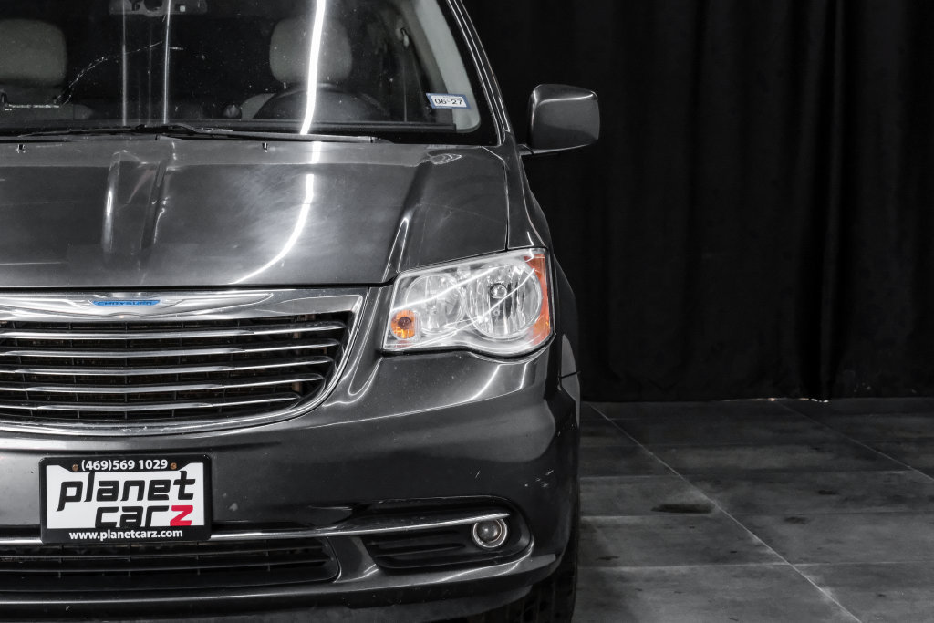 Used 2015 Chrysler Town & Country Touring w/ Driver Convenience Group FWD image 52