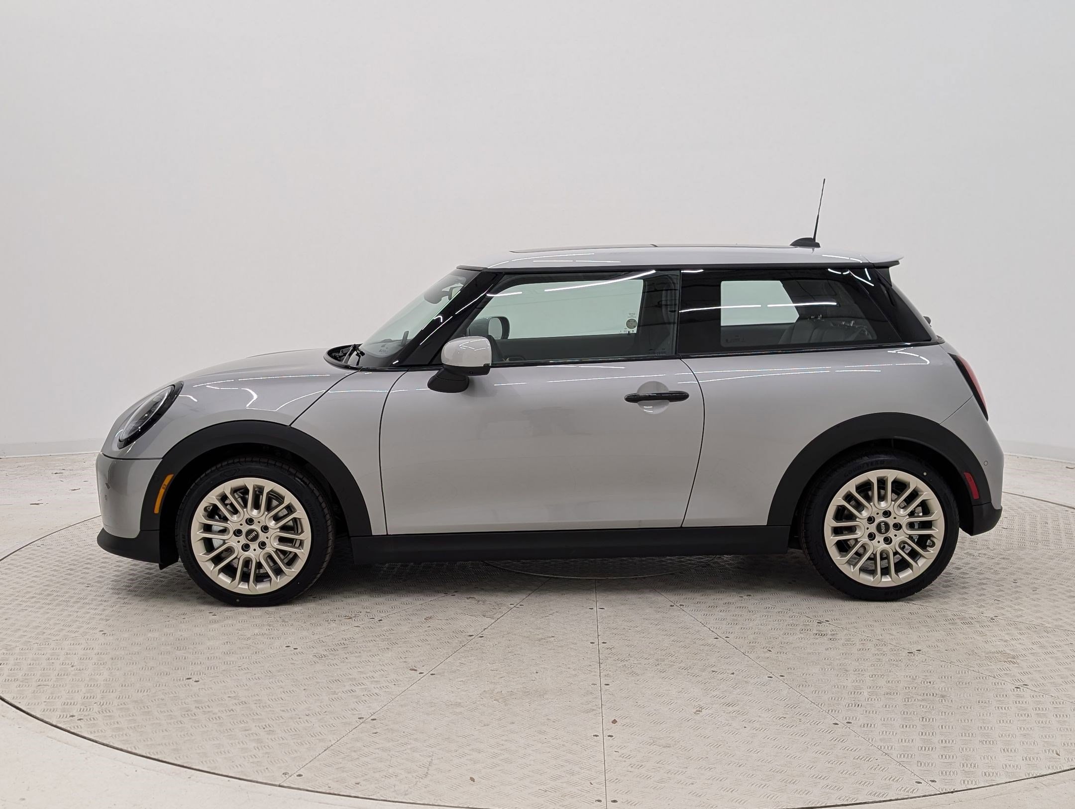 New 2026 MINI Cooper S image 2