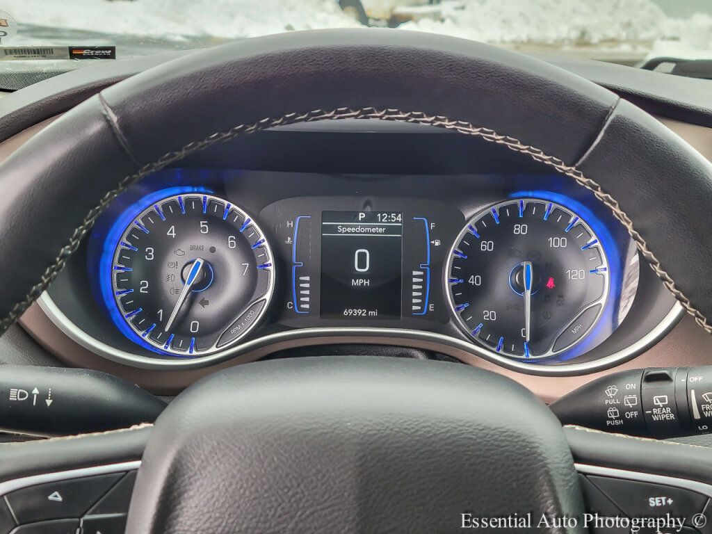 Used 2022 Chrysler Voyager LX image 20