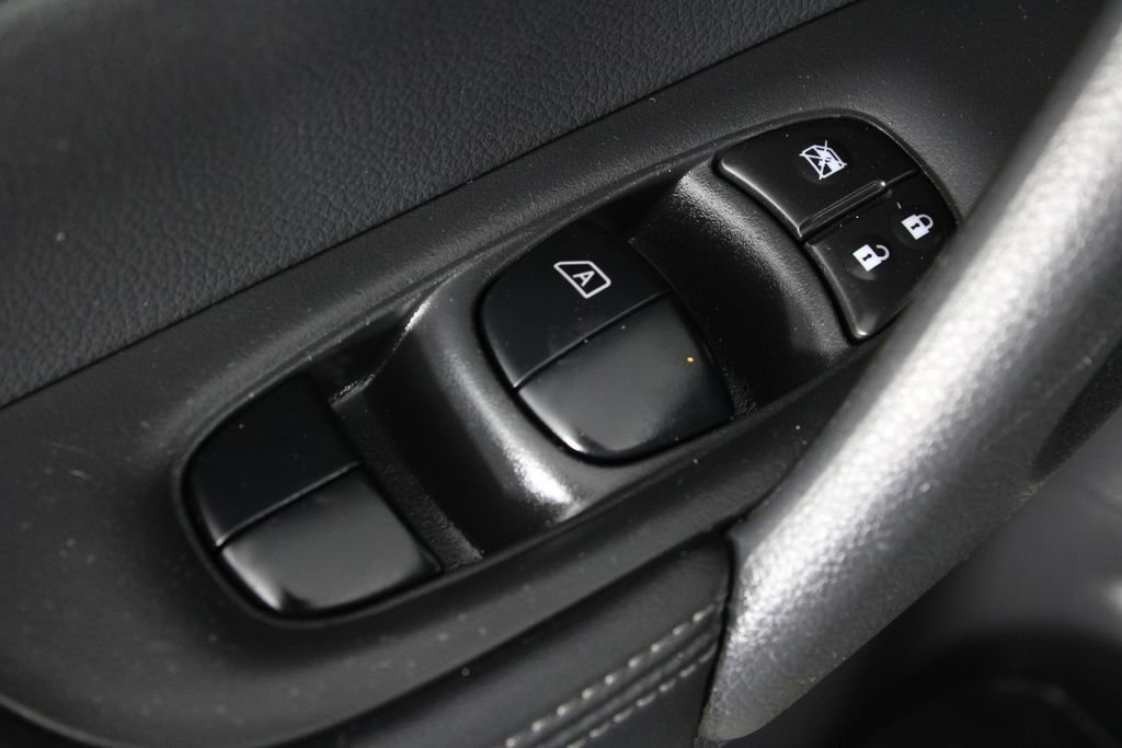 Used 2019 Nissan Rogue SV image 22