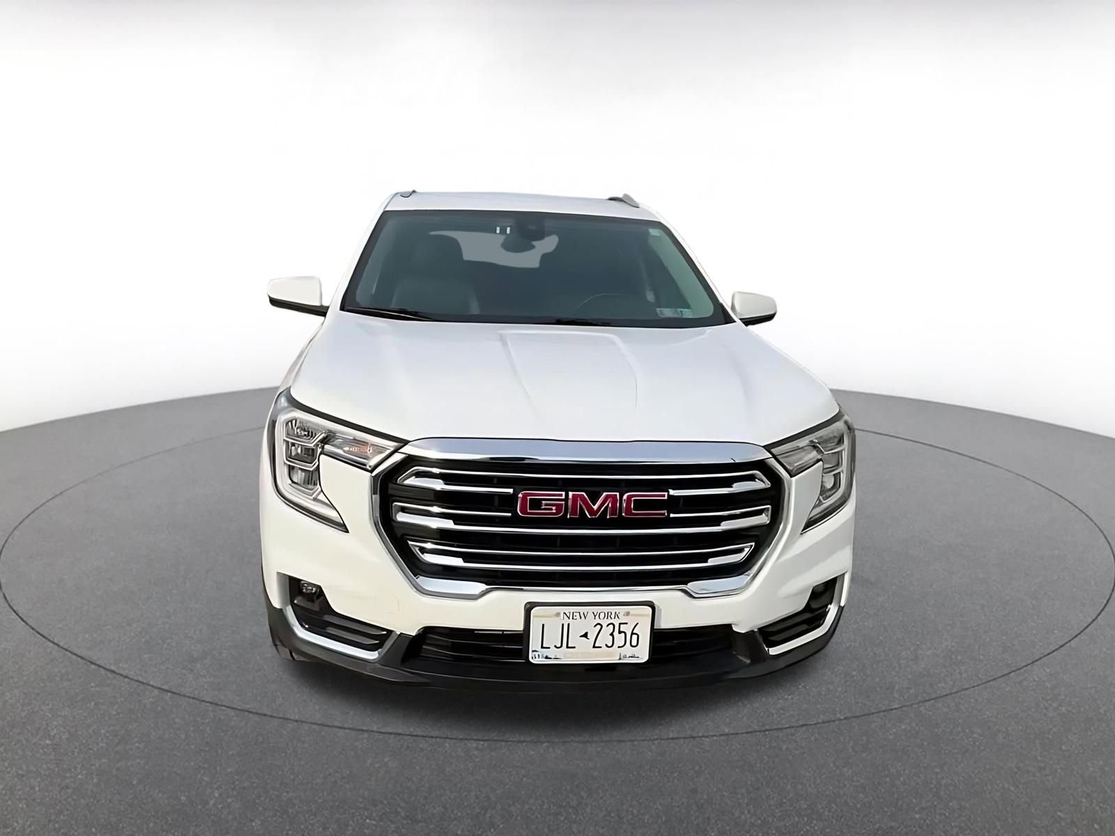 Used 2024 GMC Terrain SLT image 3
