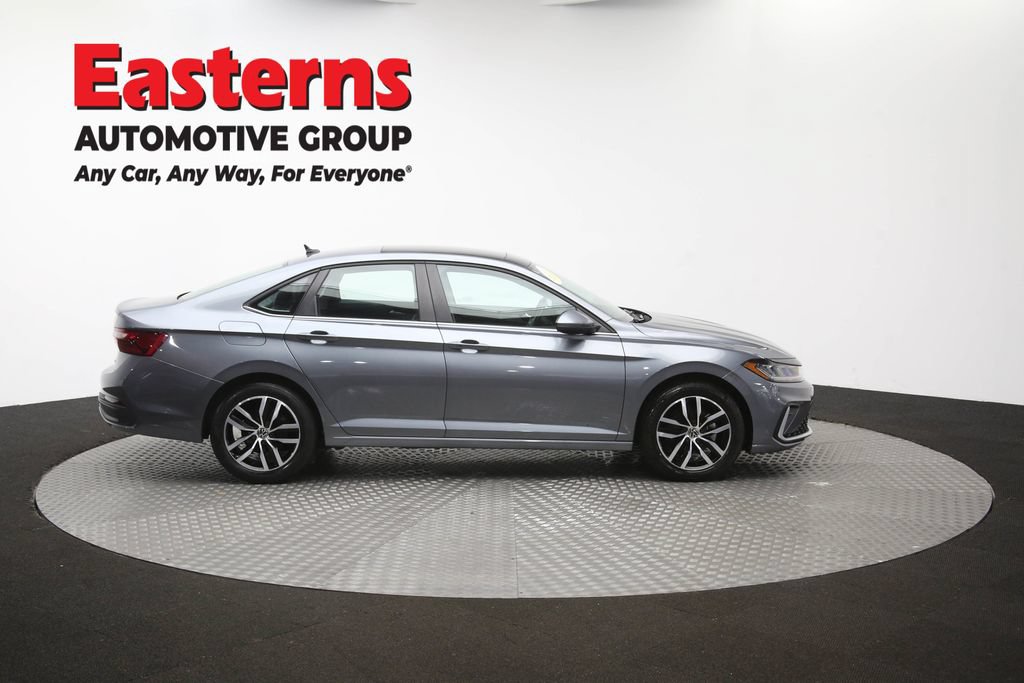 Used 2025 Volkswagen Jetta SE FWD image 47