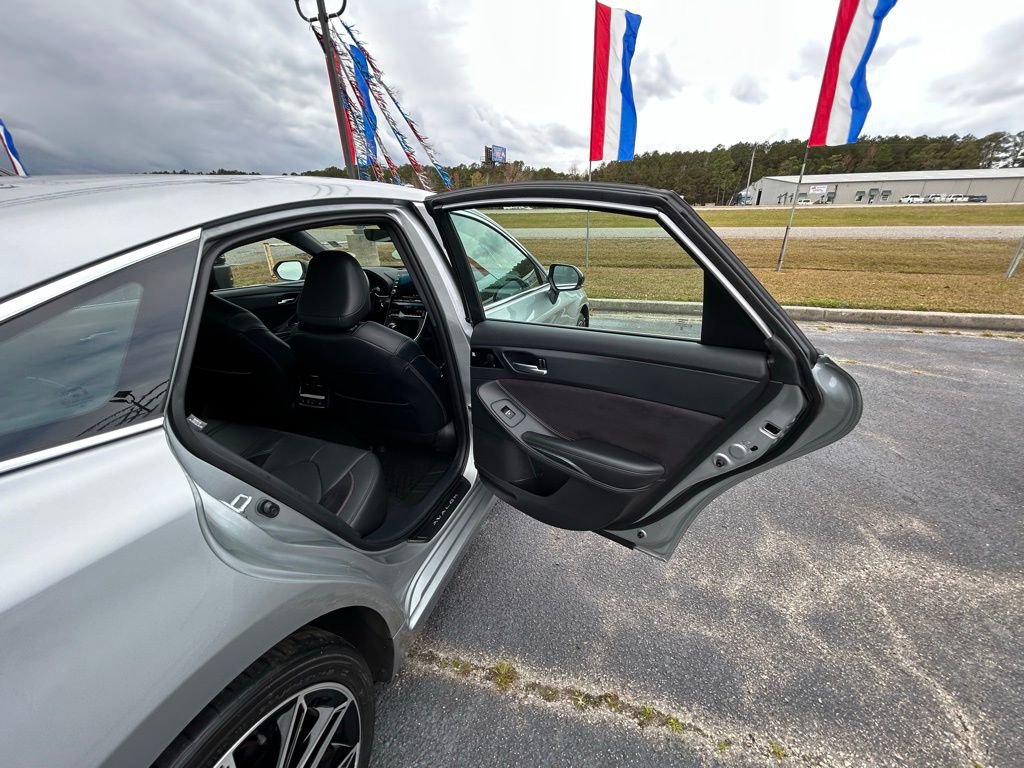 Used 2021 Toyota Avalon Touring image 20
