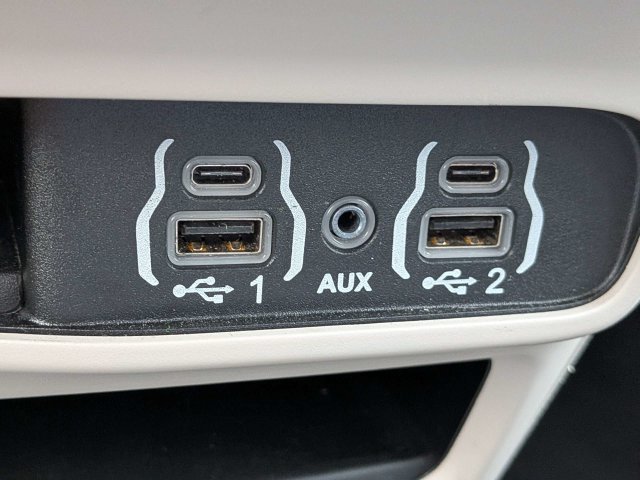 Used 2024 Chrysler Pacifica Touring-L FWD image 23