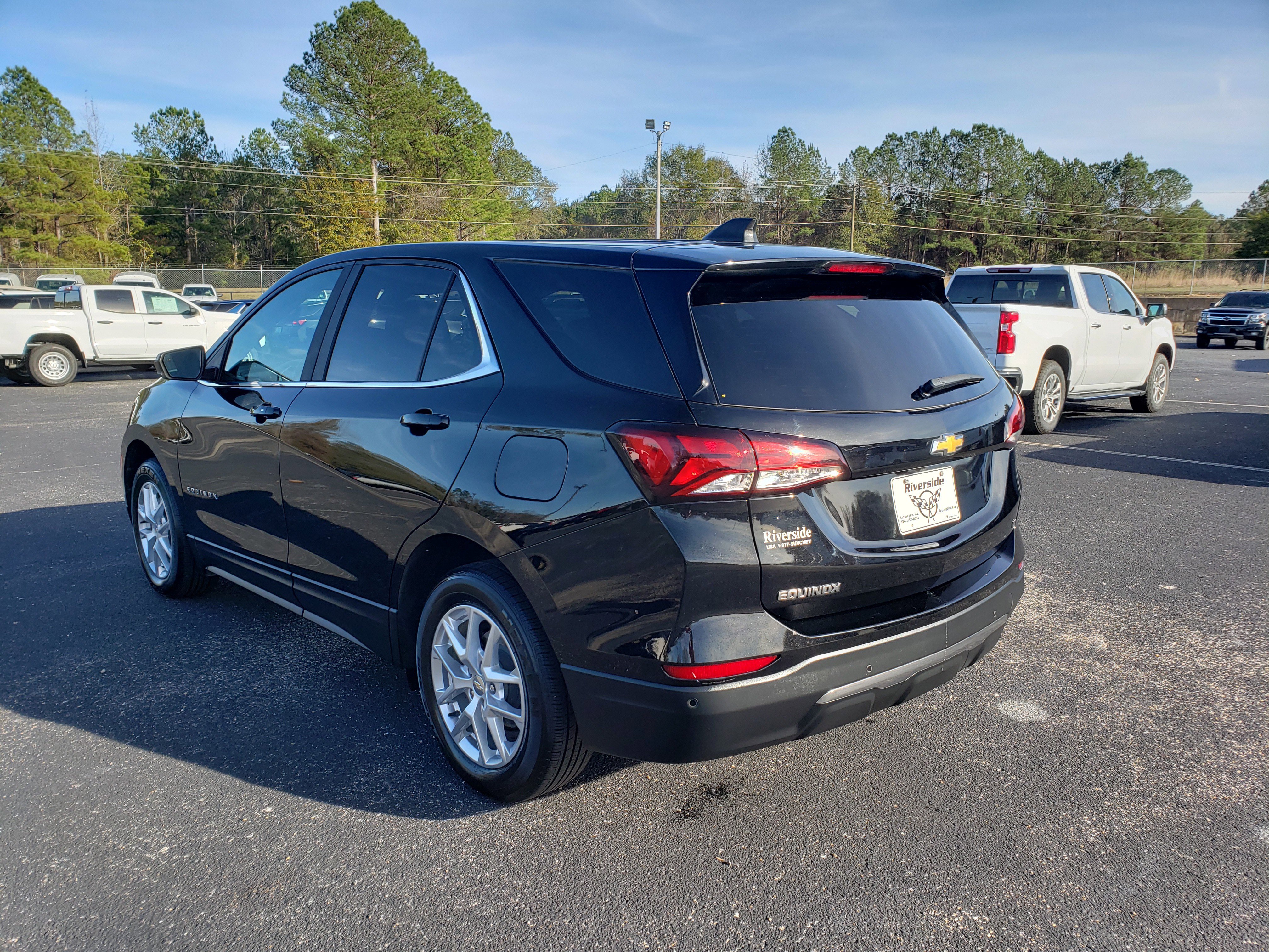 New 2022 Chevrolet Equinox LT w/ Driver Convenience Package image 3