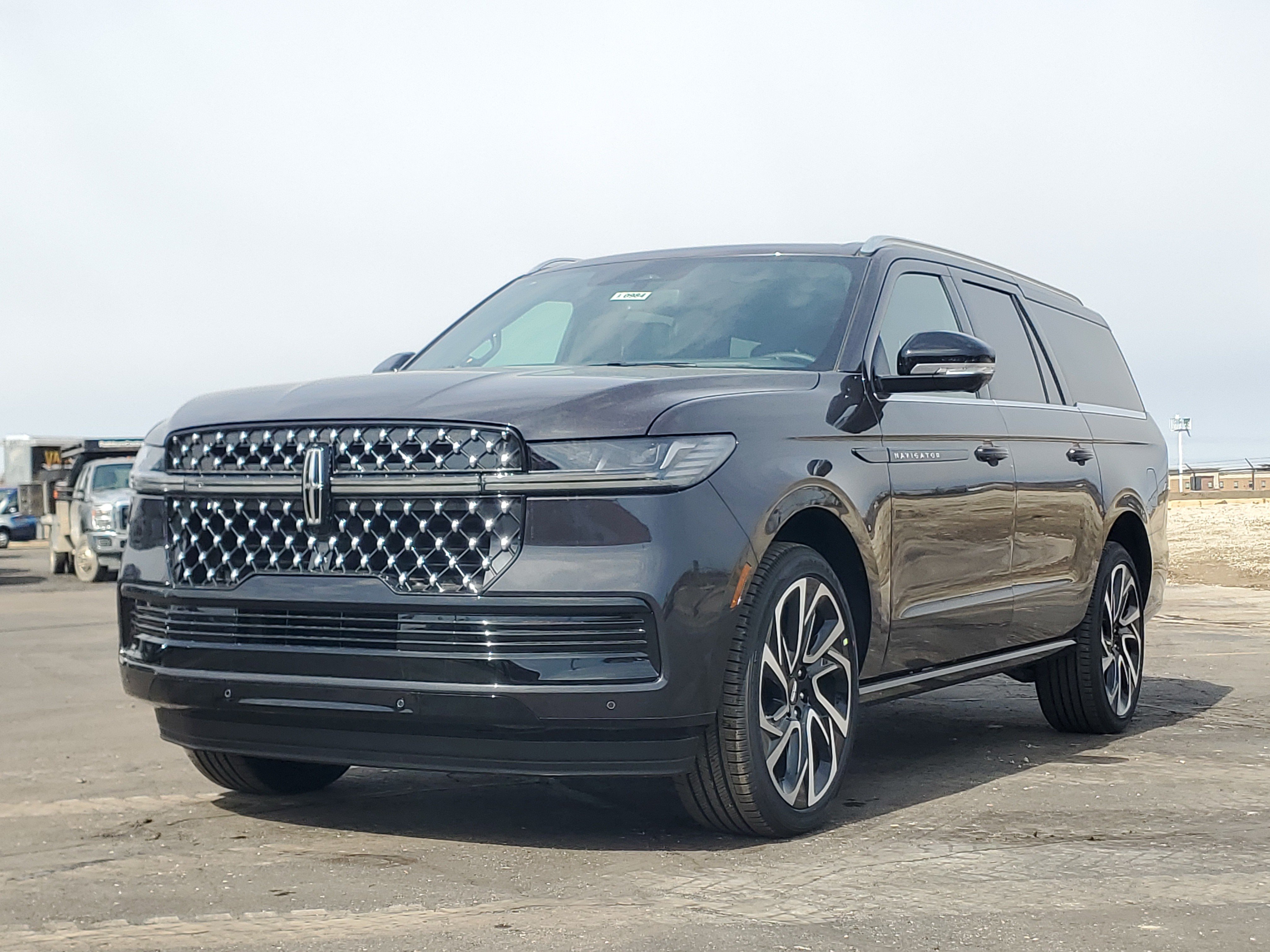 New 2026 Lincoln Navigator L Black Label AWD/4WD image 2