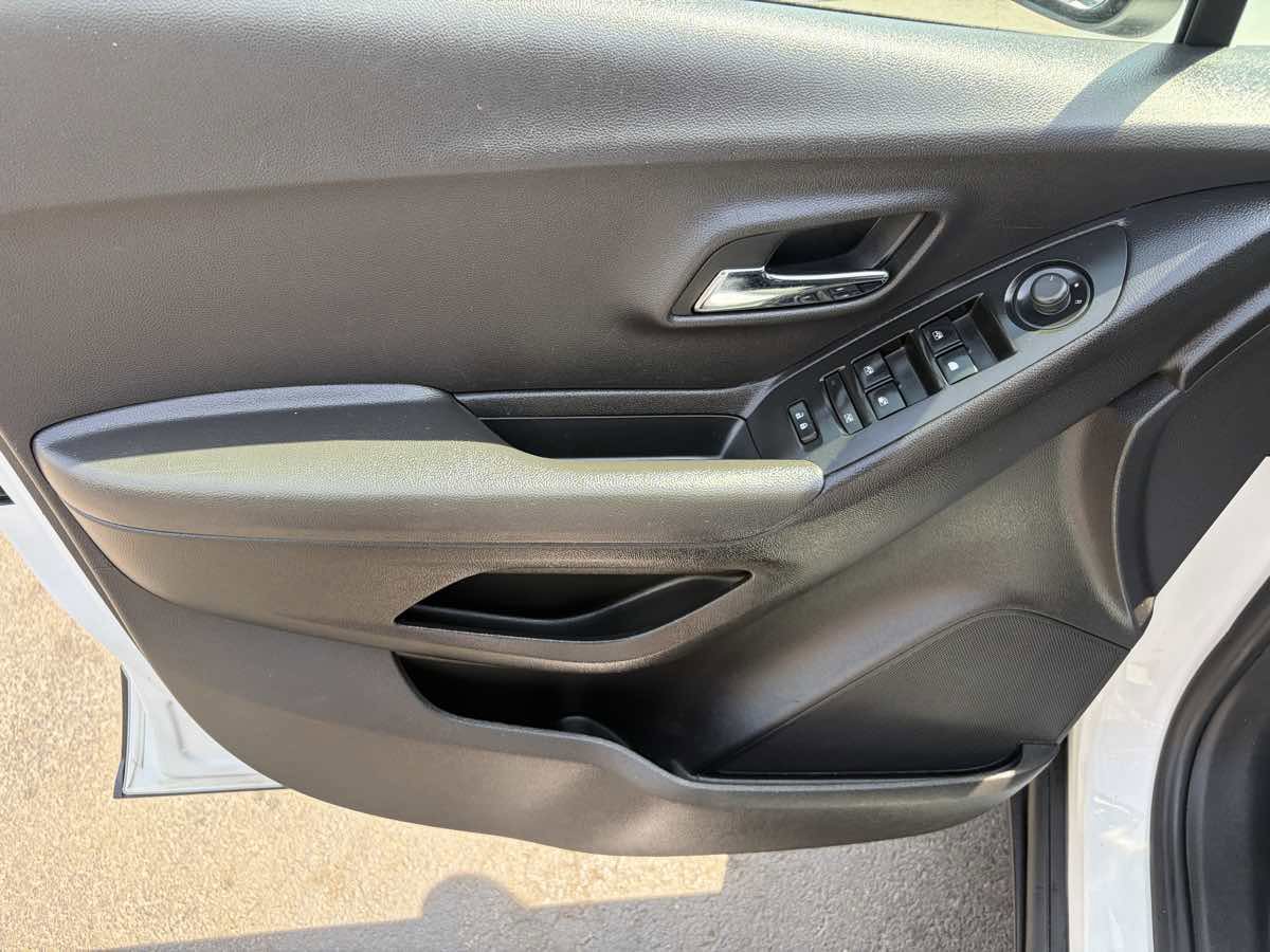 Used 2020 Chevrolet Trax LS w/ Tint and Cruise Package FWD image 15