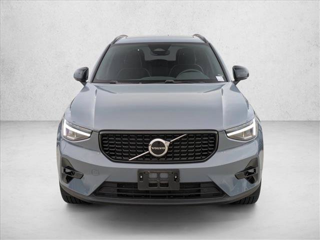 Used 2023 Volvo XC40 B5 Plus w/ Climate Package AWD/4WD image 2