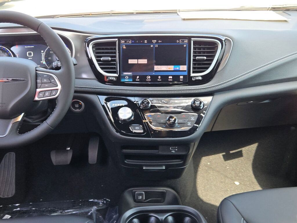 New 2026 Chrysler Pacifica Select image 21