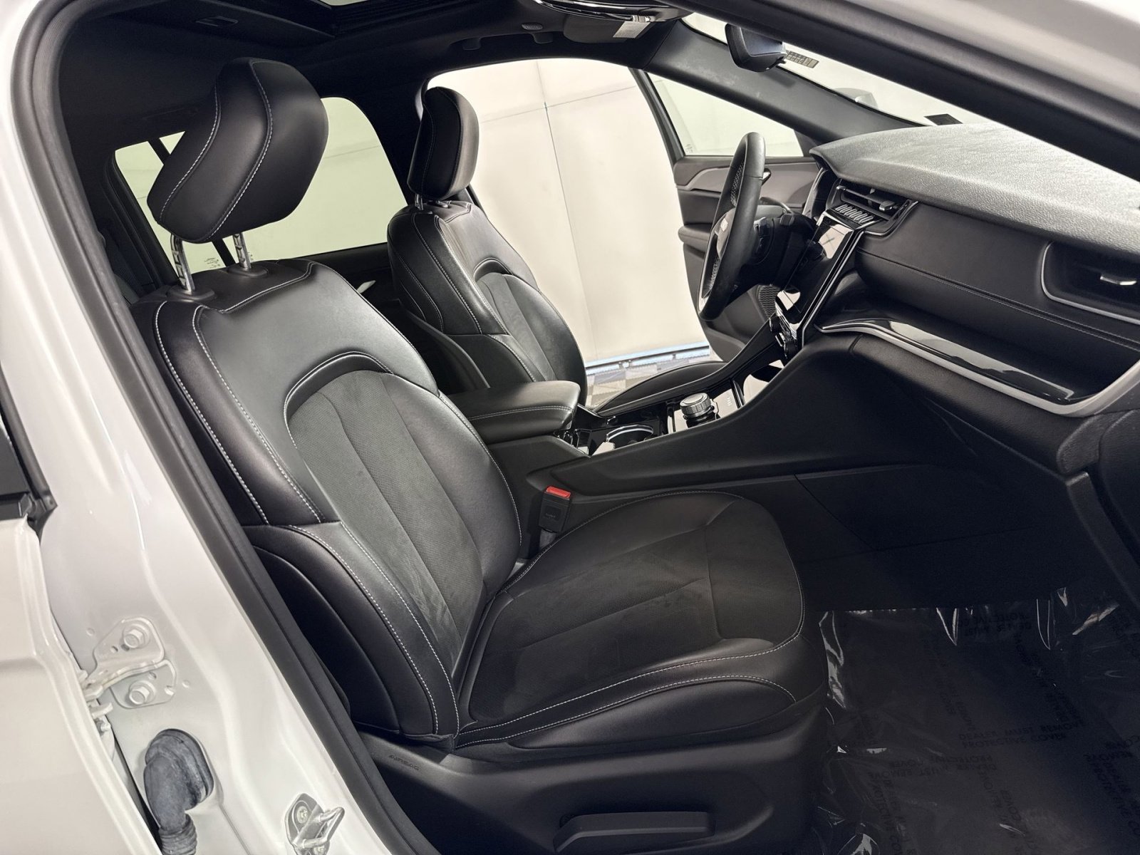 Used 2023 Jeep Grand Cherokee Altitude image 26