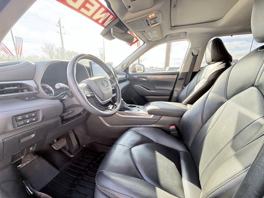 Used 2021 Toyota Highlander Limited image 10