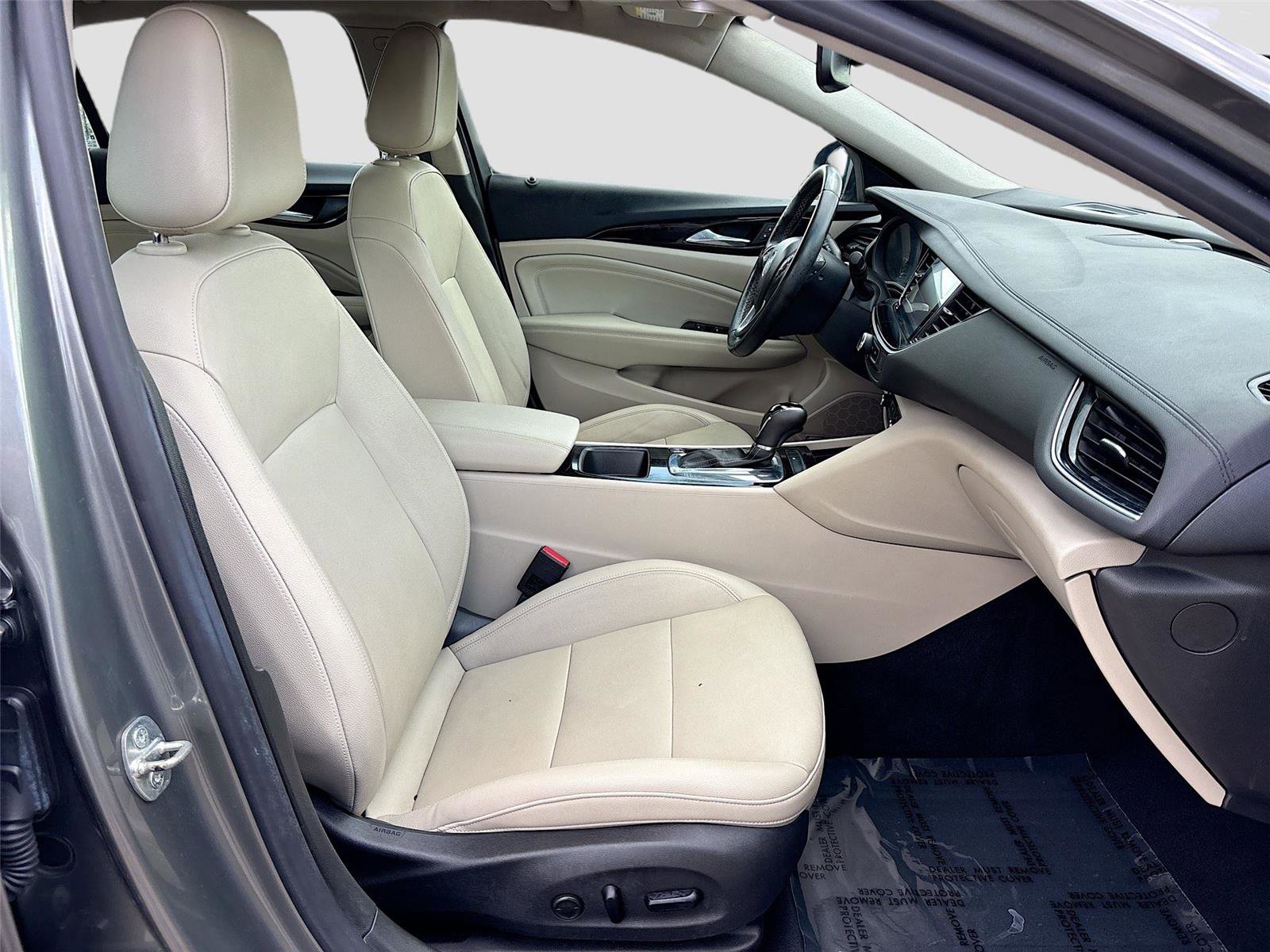 Used 2019 Buick Regal Essence w/ Driver Confidence Package I image 29