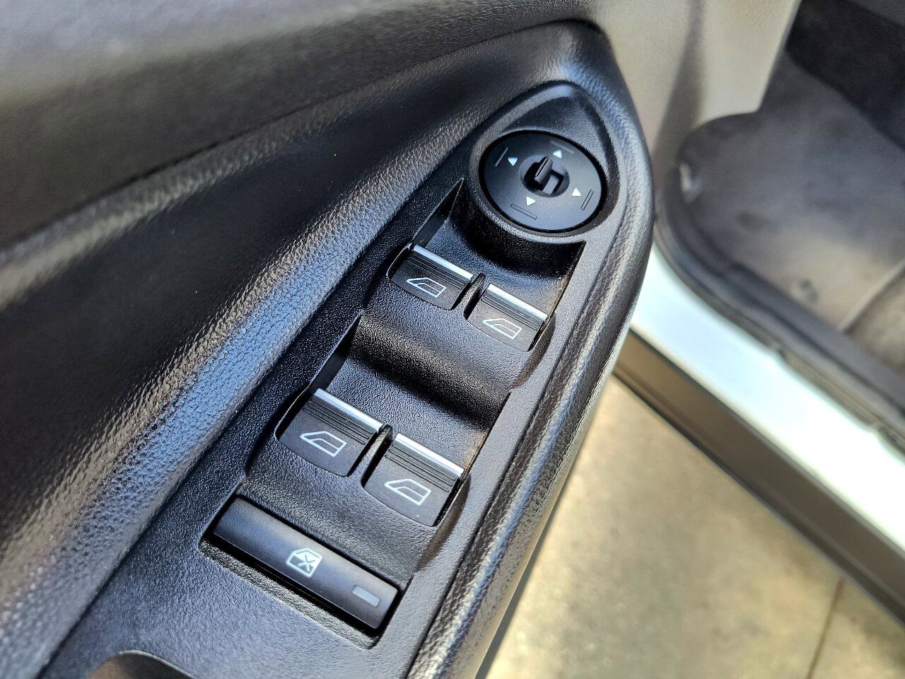 Used 2019 Ford Escape SE image 15