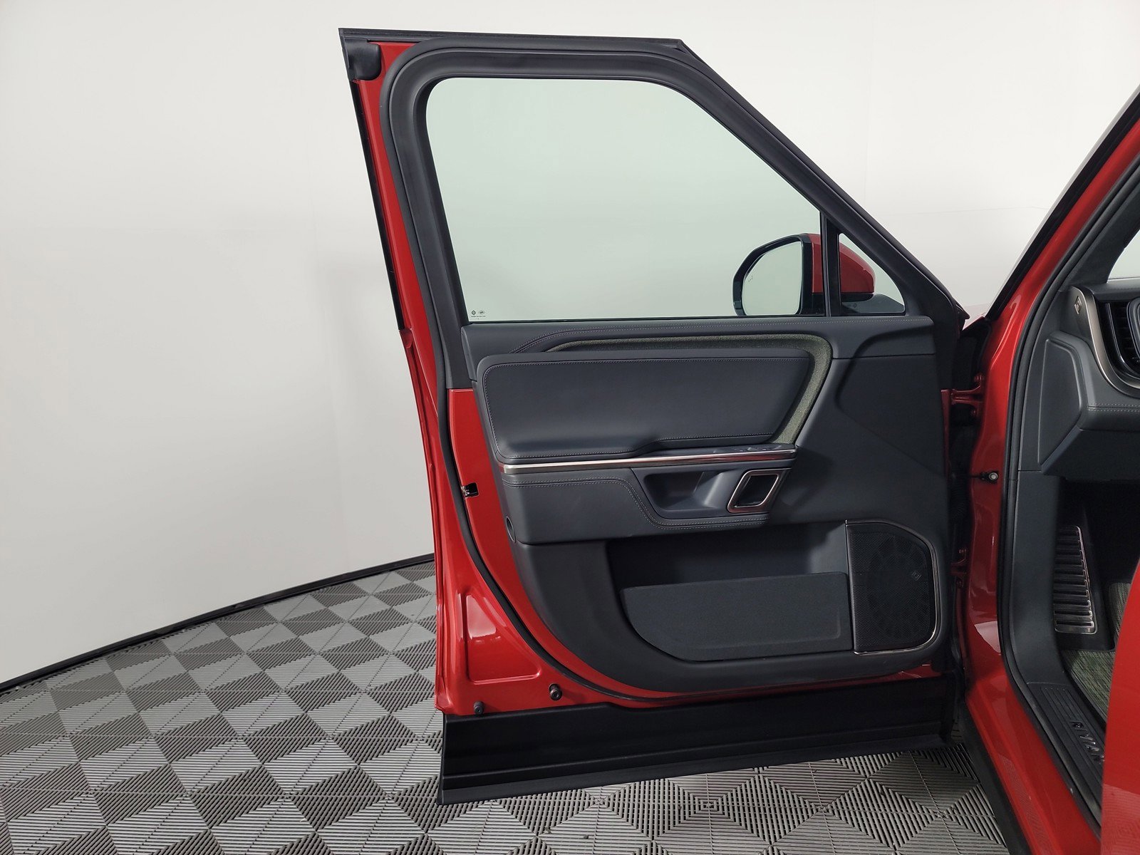 Used 2024 Rivian R1S Adventure image 16