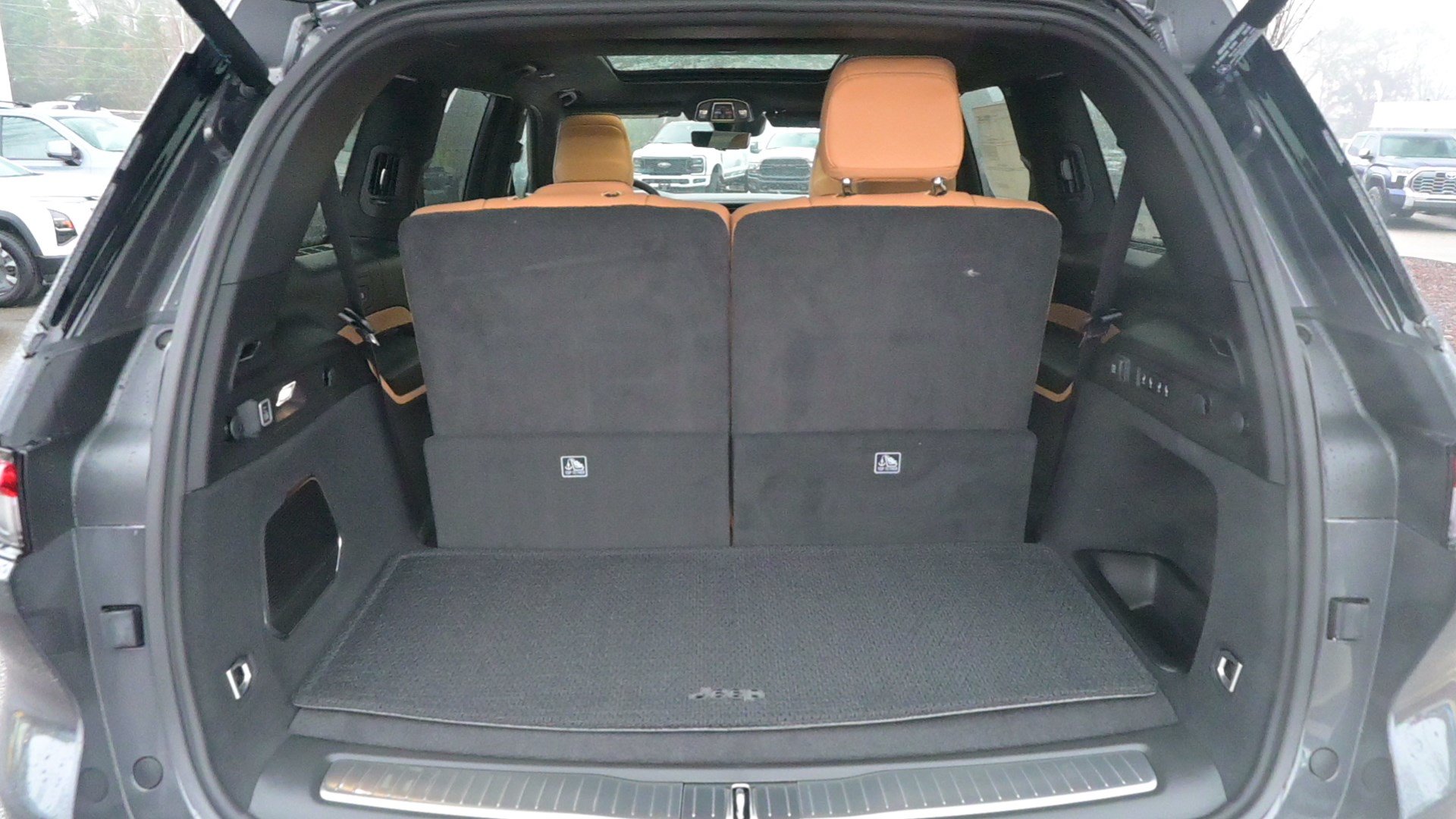 New 2025 Jeep Grand Cherokee L Summit AWD/4WD image 30