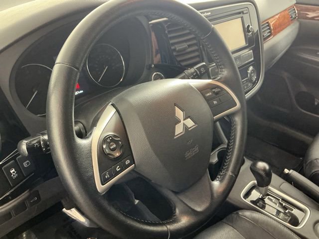 Used 2015 Mitsubishi Outlander SE AWD/4WD image 32