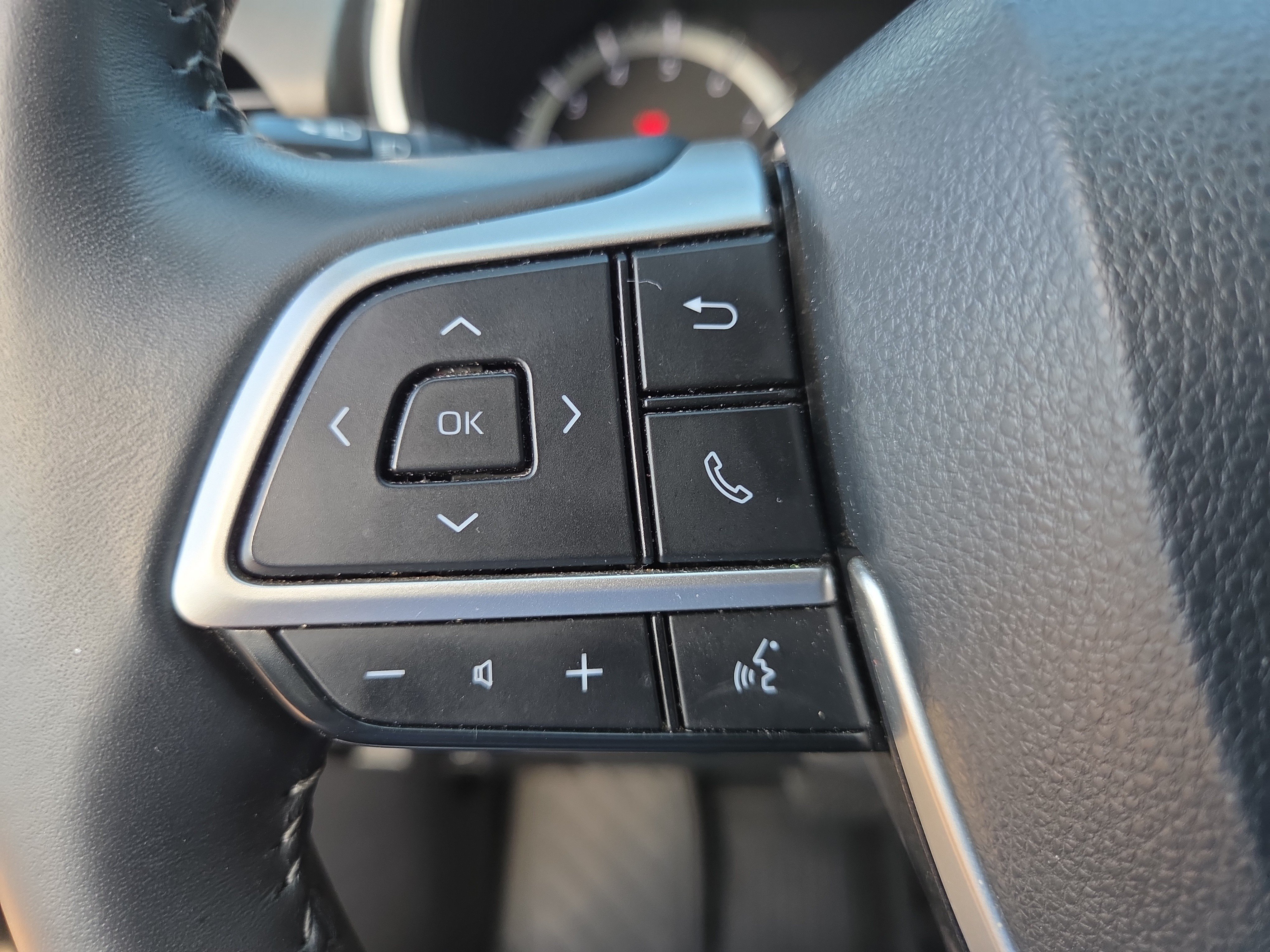 Used 2023 Toyota Highlander XLE FWD image 27