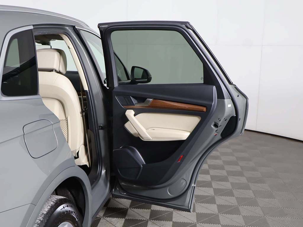 Used 2023 Audi Q5 2.0T Premium w/ Convenience Package AWD/4WD image 23