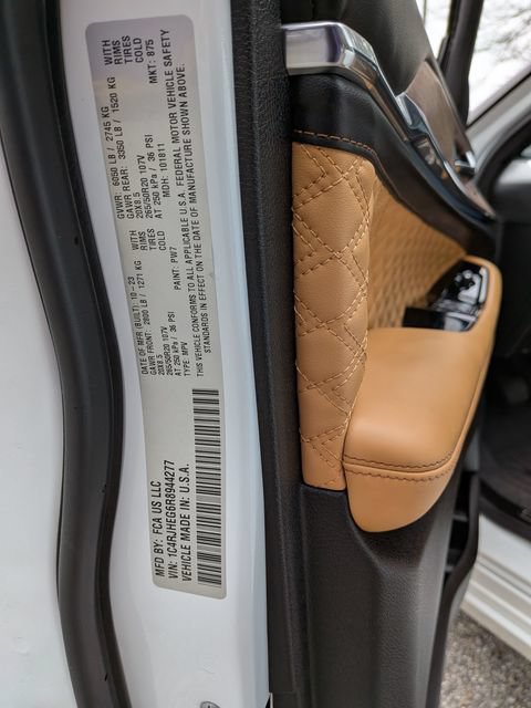 Used 2024 Jeep Grand Cherokee Summit AWD/4WD image 33