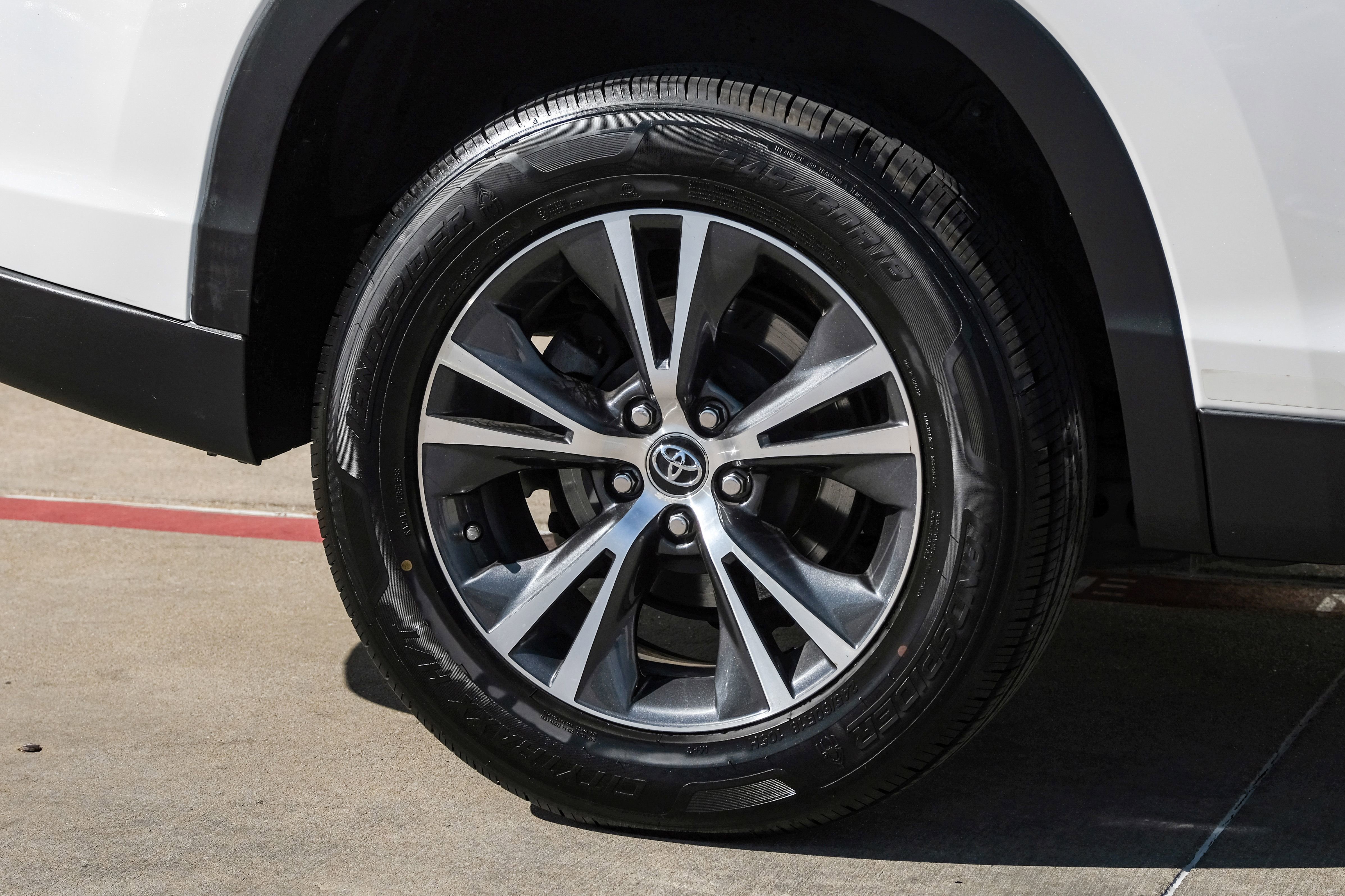 Used 2019 Toyota Highlander LE FWD image 43