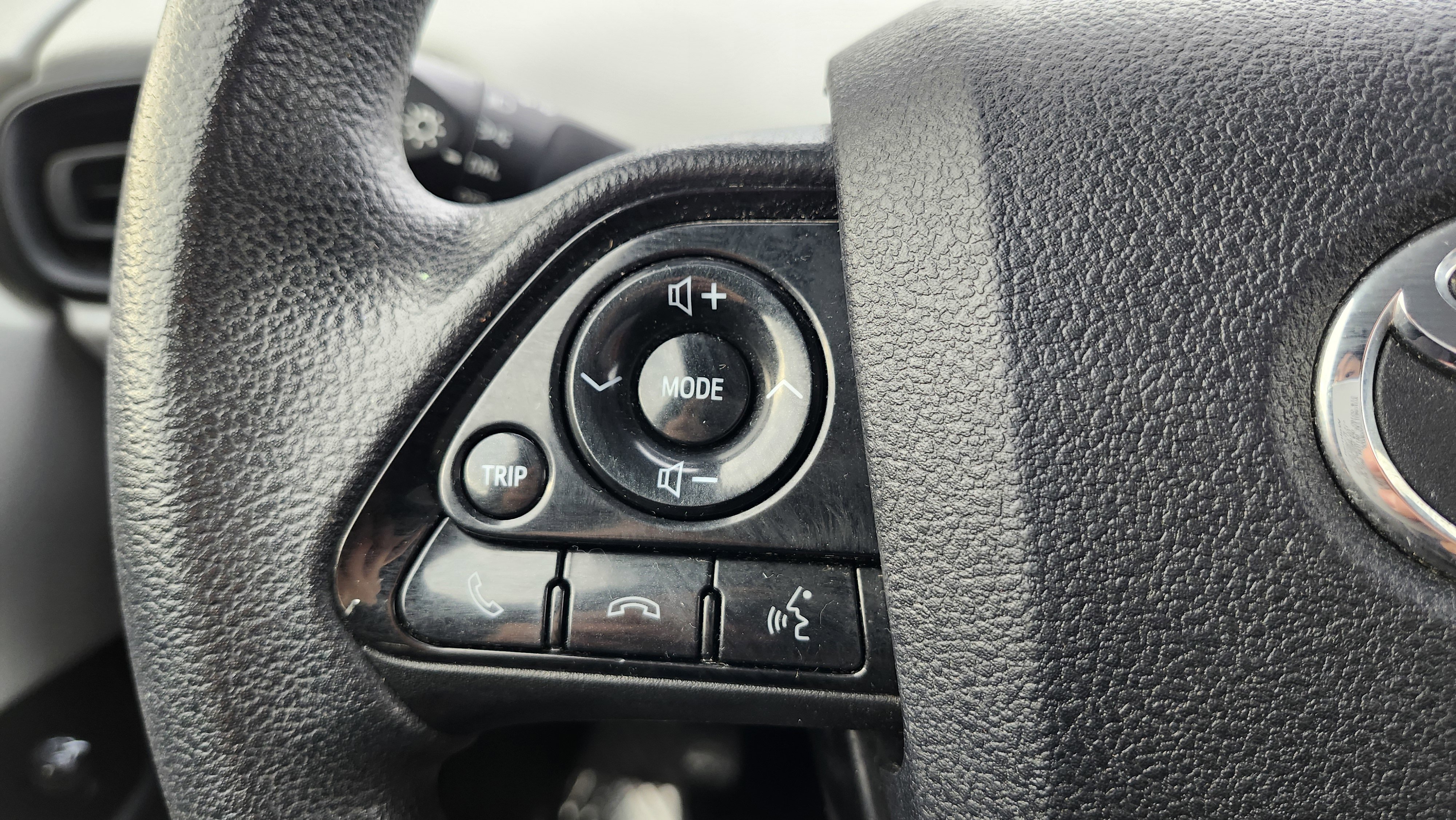 Used 2022 Toyota Prius LE image 33