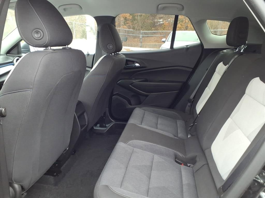 Used 2024 Chevrolet Trax LS image 17