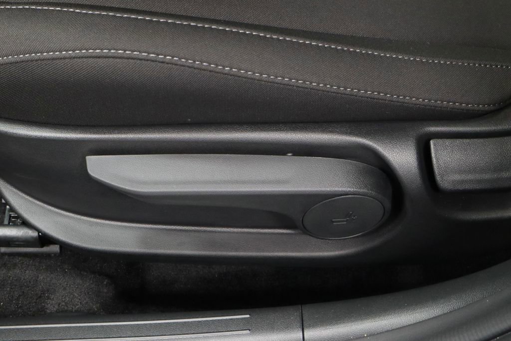 Certified 2025 Hyundai Elantra Sport image 24