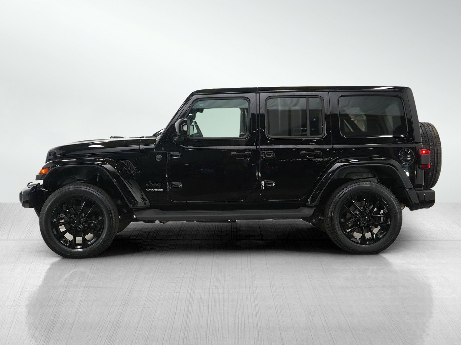 Used 2022 Jeep Wrangler Unlimited Sahara image 2
