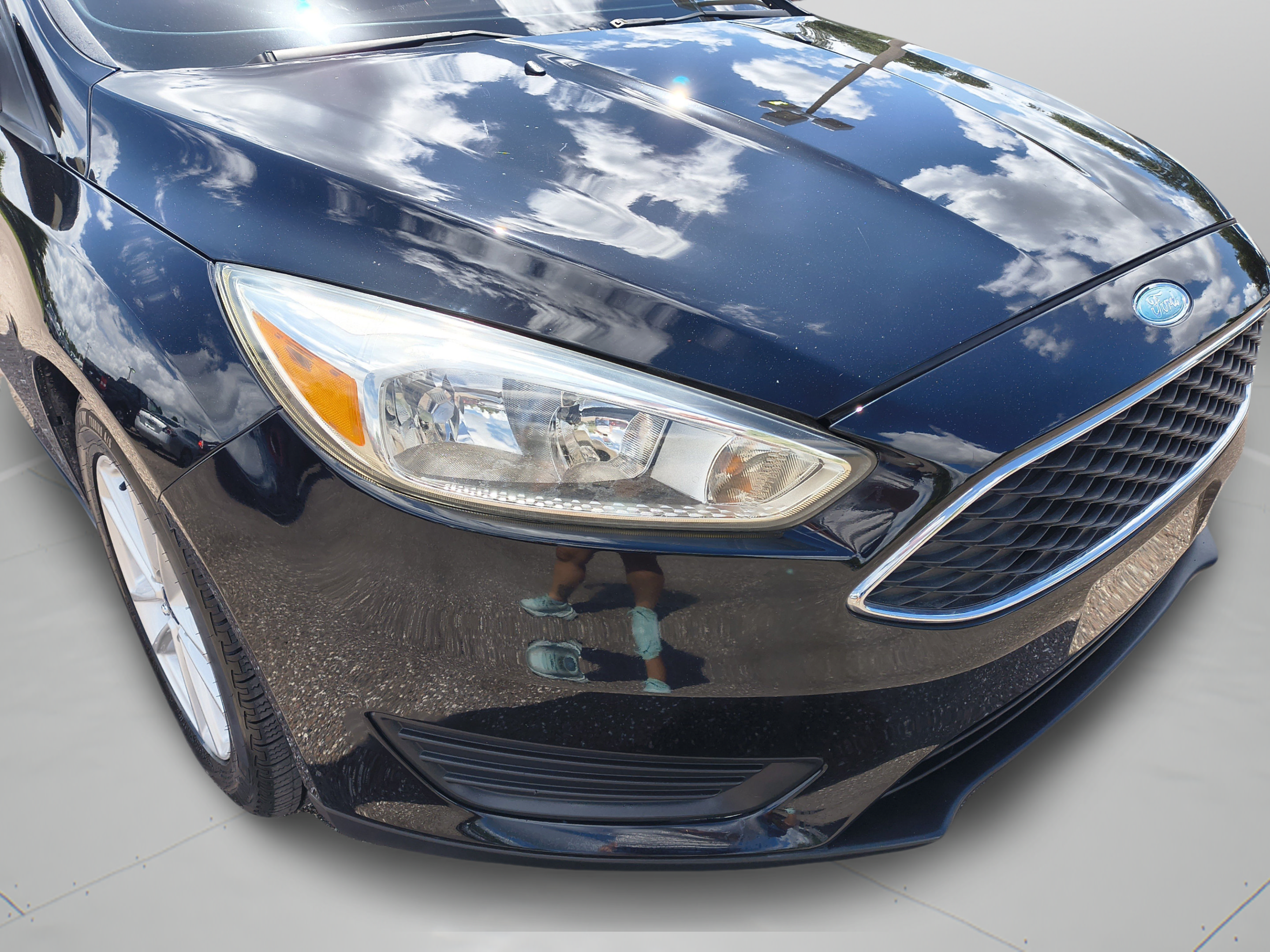 Used 2017 Ford Focus SE w/ Cold Weather Package FWD image 32