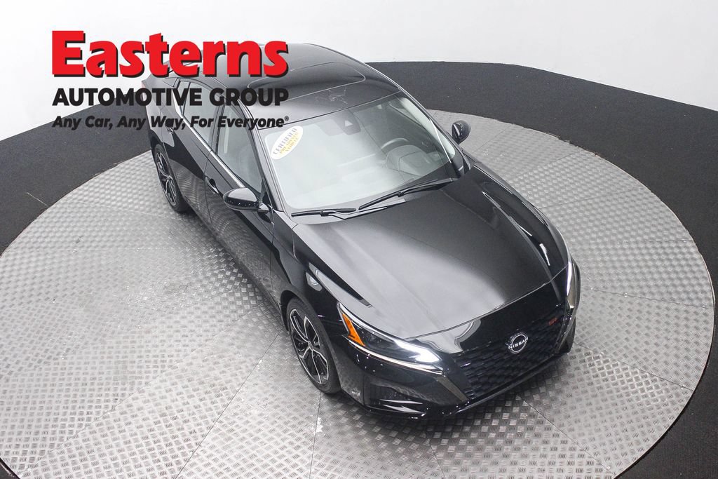 Used 2023 Nissan Altima 2.5 SR w/ SR Premium Package AWD/4WD image 3