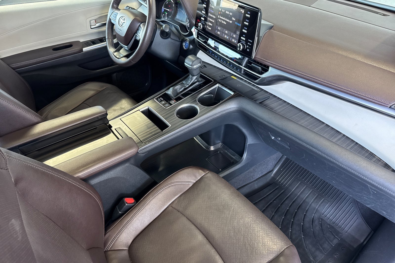 Certified 2023 Toyota Sienna Platinum FWD image 16