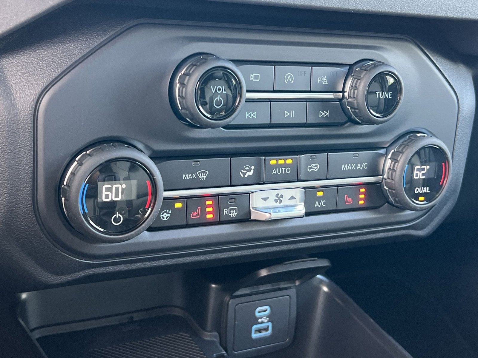 New 2025 Ford Bronco Outer Banks image 21