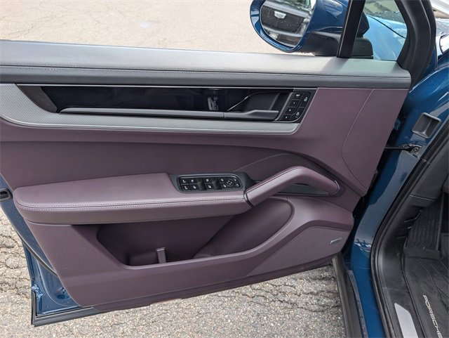 Used 2024 Porsche Cayenne image 17