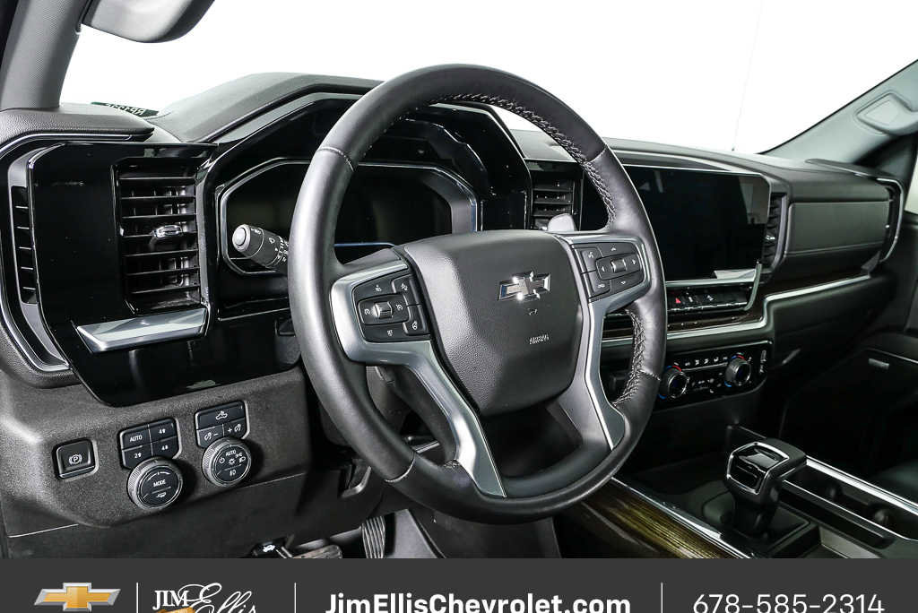 Used 2022 Chevrolet Silverado 1500 RST w/ Convenience Package II AWD/4WD image 4