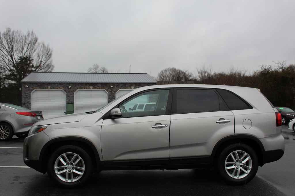 Used 2015 Kia Sorento LX image 11
