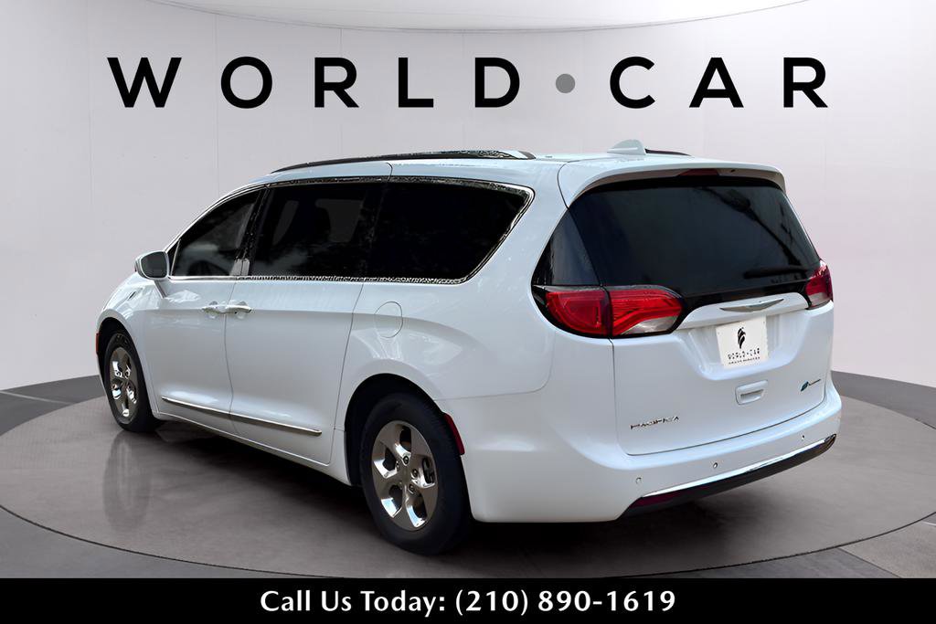 Used 2018 Chrysler Pacifica Touring-L image 10